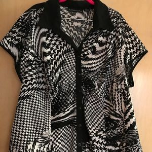 Black & White short sleeve top